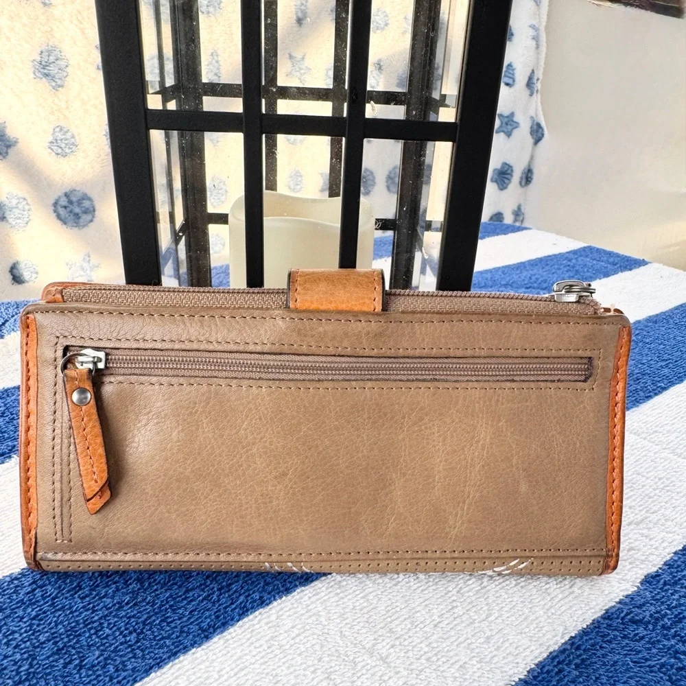 Rare Fossil Key-Per perforated leather floral bifold wallet - Picture 2 of 5